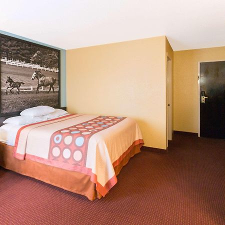 Super 8 By Wyndham Richmond Hotel Luaran gambar