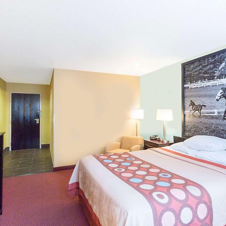 Super 8 By Wyndham Richmond Hotel Luaran gambar
