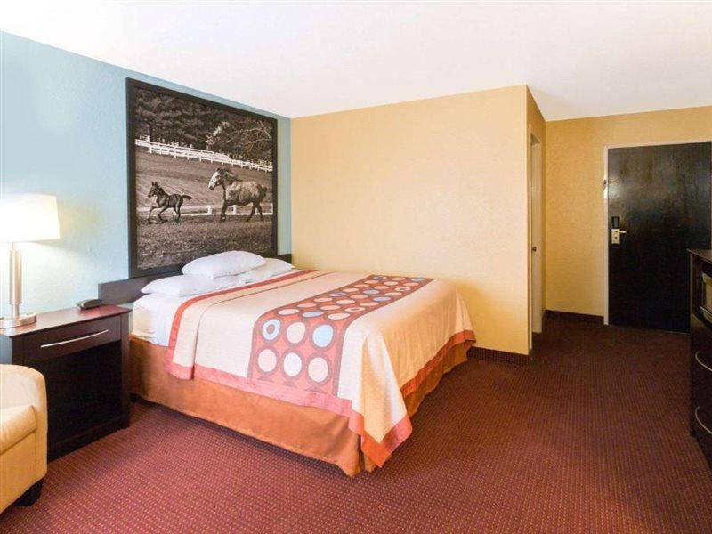 Super 8 By Wyndham Richmond Hotel Luaran gambar