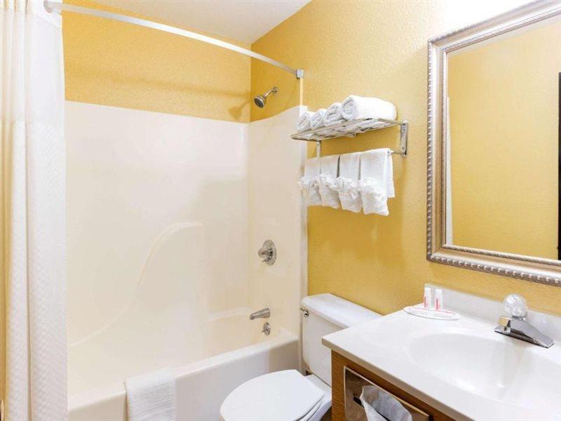Super 8 By Wyndham Richmond Hotel Luaran gambar