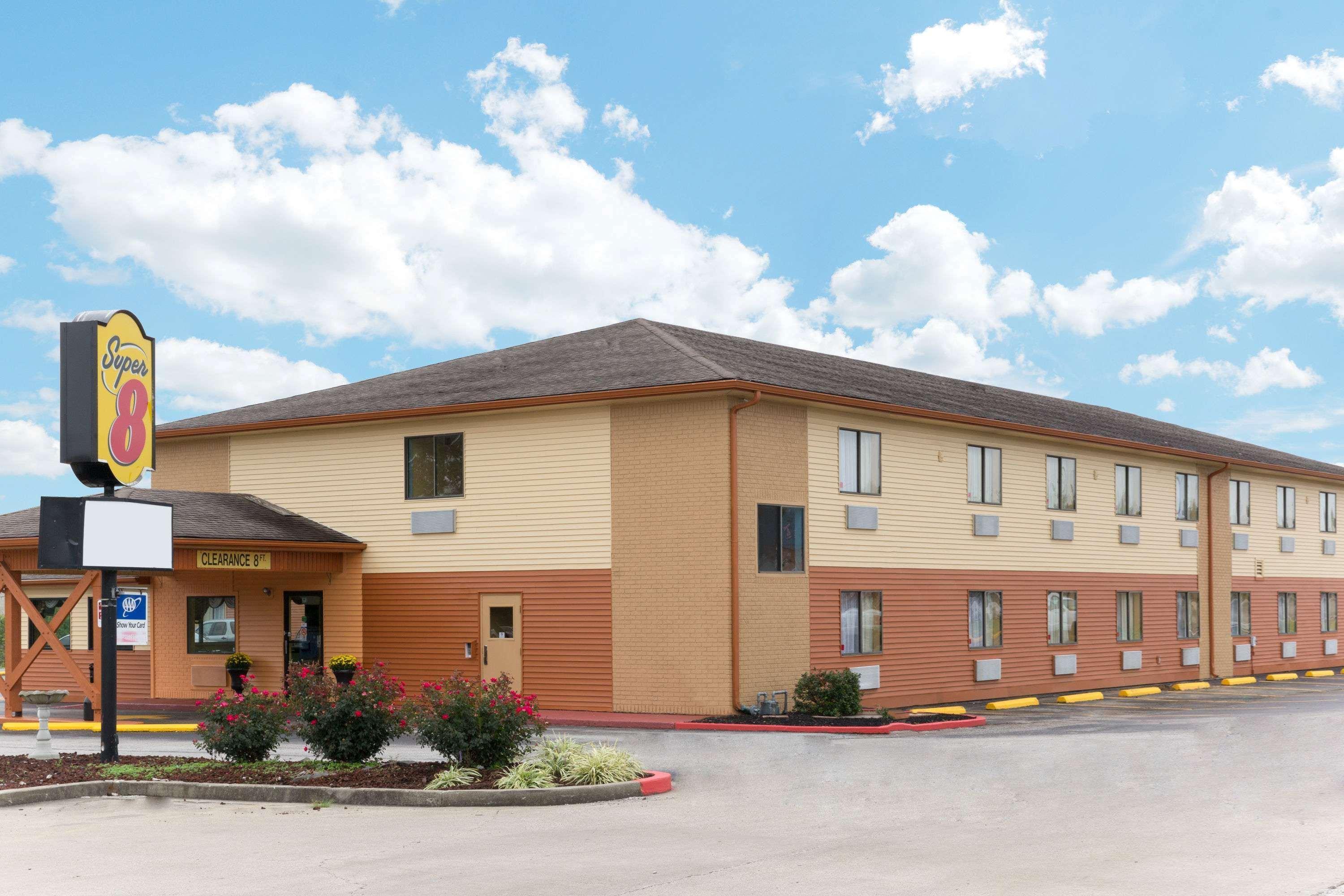 Super 8 By Wyndham Richmond Hotel Luaran gambar
