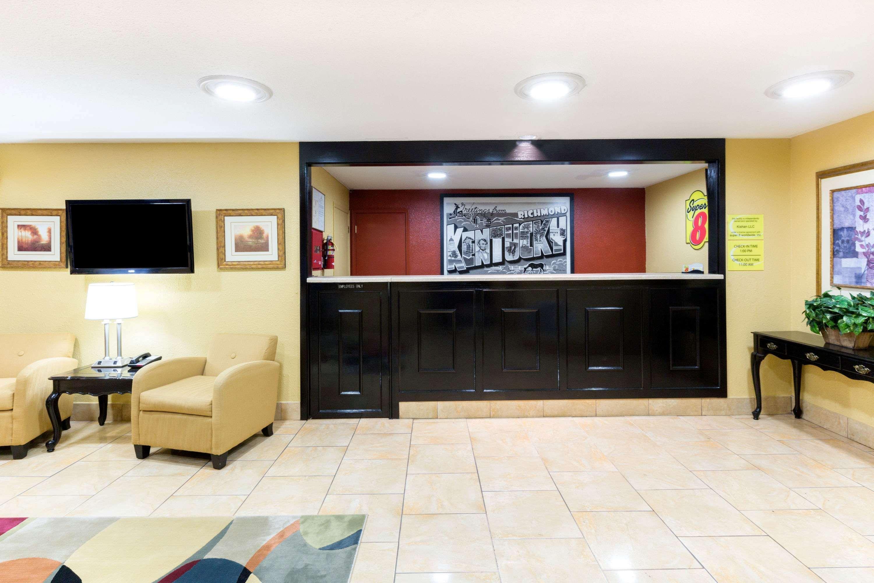 Super 8 By Wyndham Richmond Hotel Luaran gambar