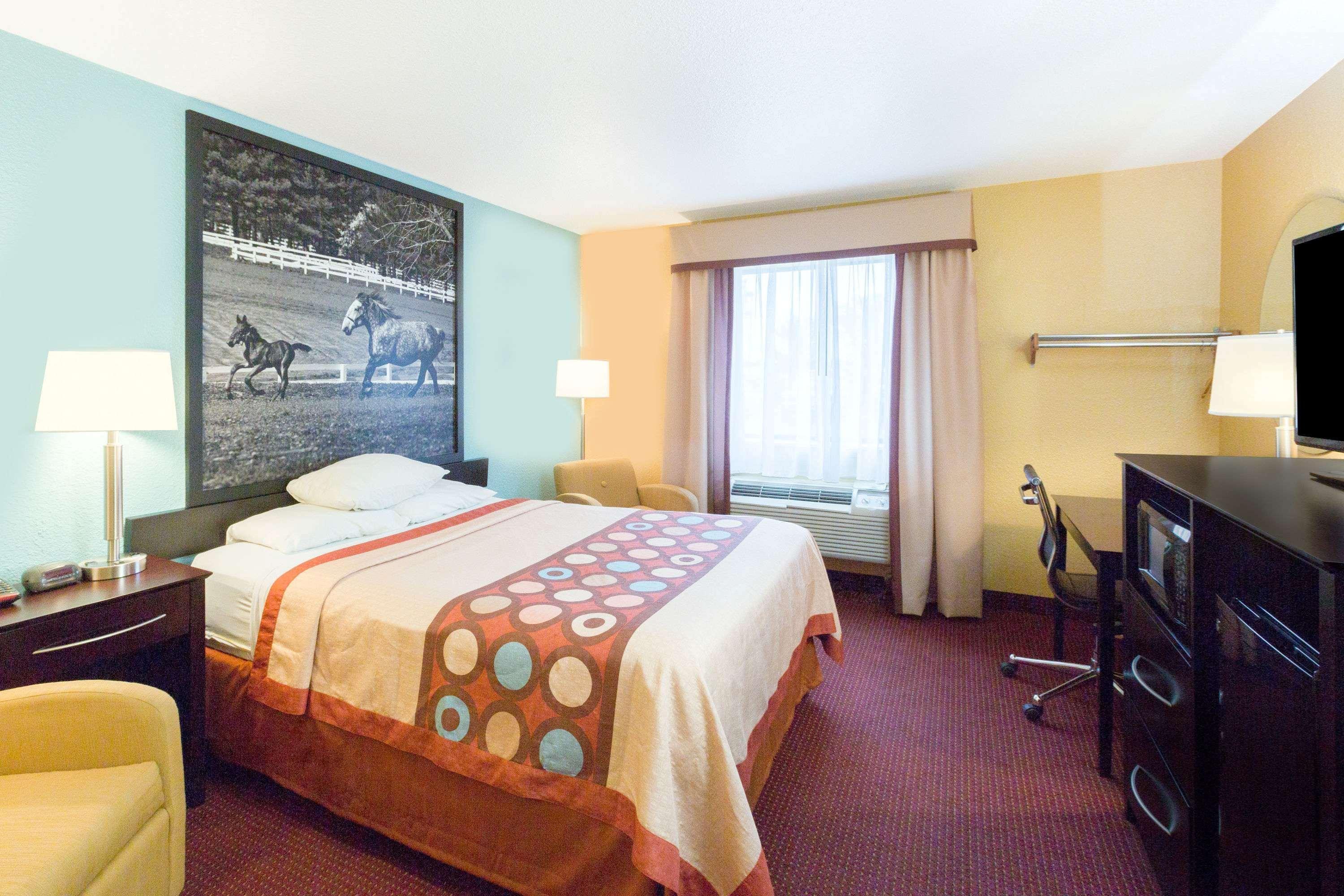 Super 8 By Wyndham Richmond Hotel Luaran gambar