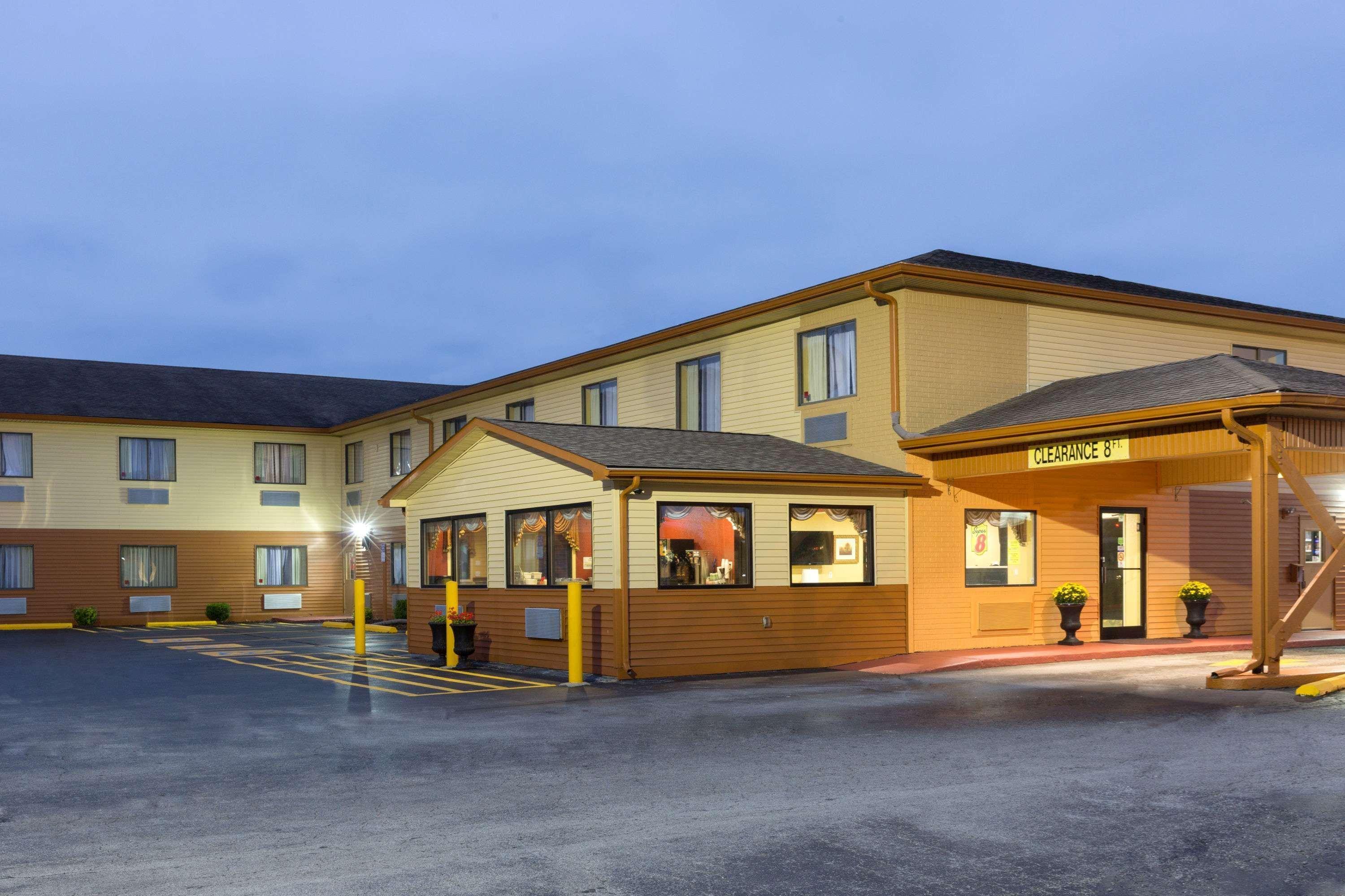 Super 8 By Wyndham Richmond Hotel Luaran gambar