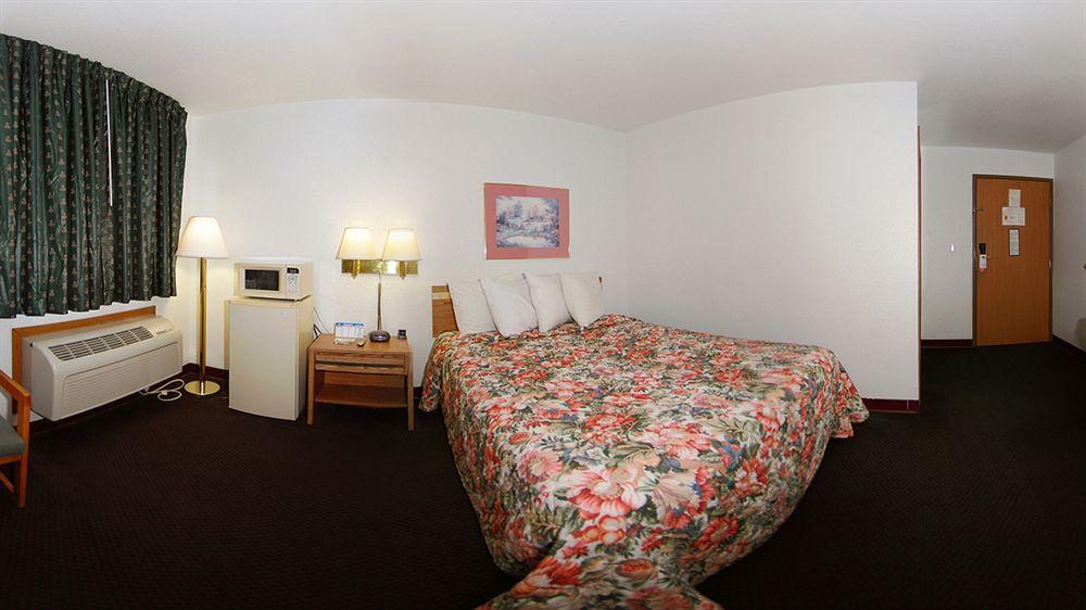 Super 8 By Wyndham Richmond Hotel Luaran gambar